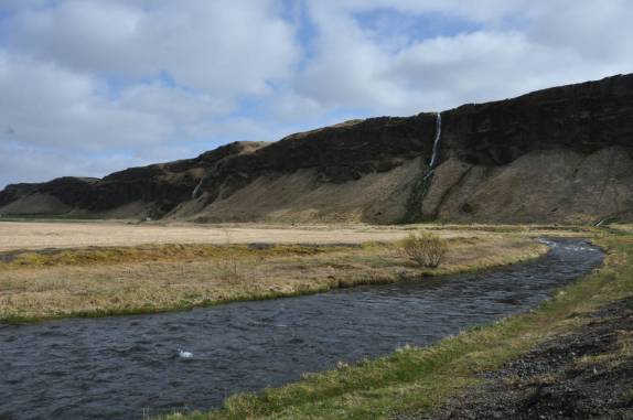 Aproximando-se da cachoeira de Seljalandsfoss, no sul da IsLândia